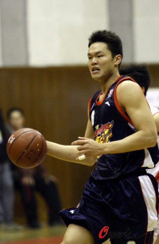  巴黎大胜里昂稳居积分榜首  